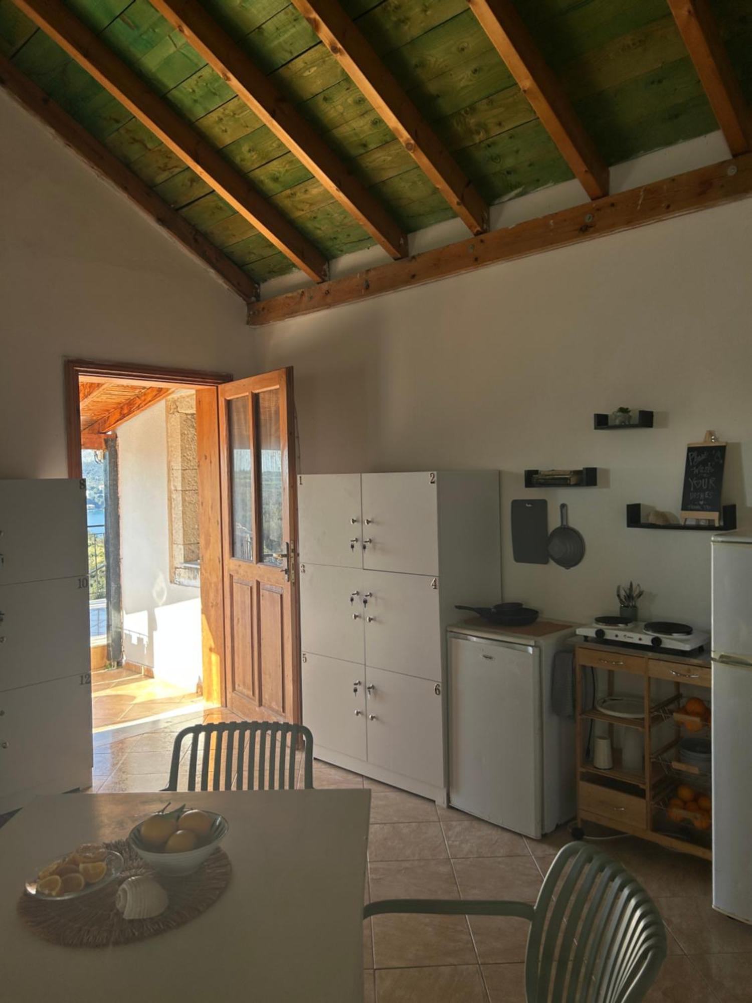 Hostel On The Hill - By Filikuri Beach Himare Exterior foto